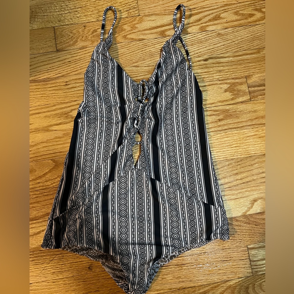 Acacia Kokomo in poly